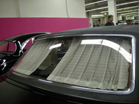 リアの自動カーテンも、こちらではかなりのスペクタクル。