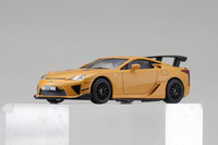 こちらは、走りにより磨きをかけた「LFAニュルブルクリンク・パッケージ」のミニチュア。サイズは同じ64分の1となる。