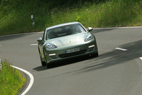 ポルシェ・パナメーラ（FR/6MT）／ポルシェ・パナメーラ4（4WD/7AT）【海外試乗記】の画像