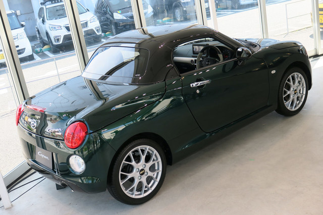 ダイハツ・コペン20周年記念特別仕様車」発表会の会場から 内装・外装