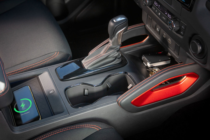 日産フロンティア（センターコンソール）