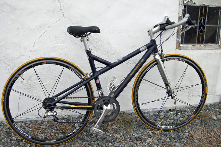 筆者のマイポルシェ。99年式「ポルシェ・バイクR」。わかる人には、「自転車のナローポルシェ」と説明する。ただし、ハンドルもギアもホイールもサドルもイジってあり、“オリジナル”という意味では見る影もない。