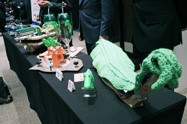 会場には、テレビ番組『魔改造の夜』に出演したチームの展示エリアも。ライバルと25m走やロウソク消し等の競技で戦った衝撃マシンが展示されていた。