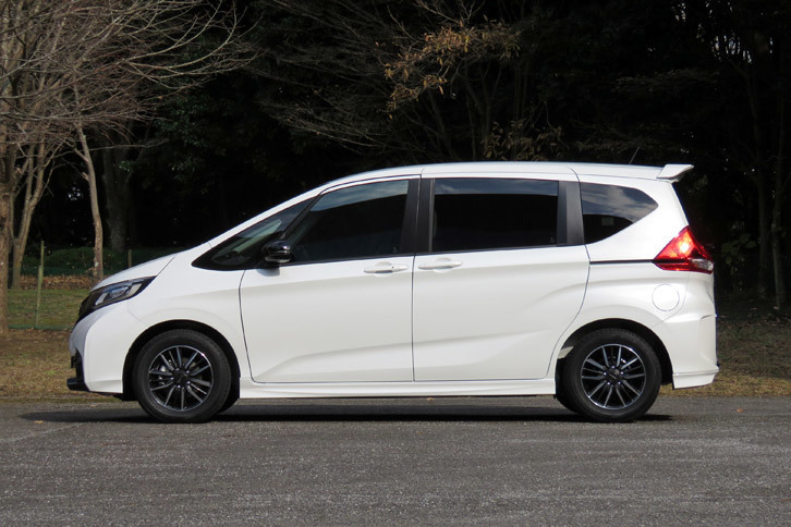 ホンダ・フリード モデューロX Honda SENSING（6人乗り）