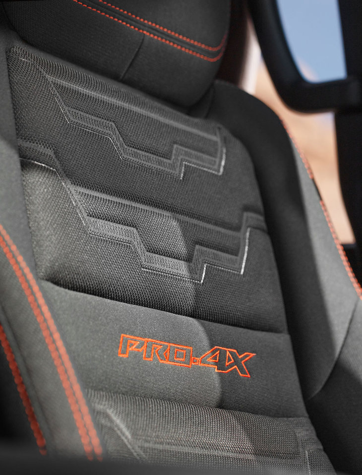 日産フロンティア（フロントシート）