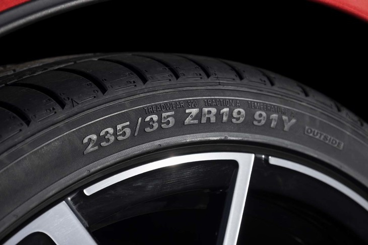 「エクスタPS71」は16インチから20インチまでの全60サイズをラインナップしている。