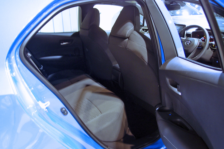 後席の背もたれは、全車6：4の分割可倒式となっている。