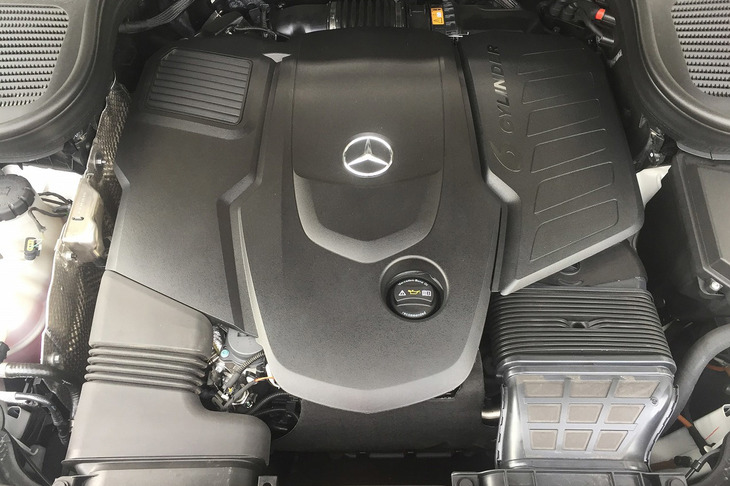「GLS400d 4MATIC」のフロントに鎮座する2.9リッター直6ディーゼルエンジン。「OM656」と呼ばれるパワーユニットで、ほかに「S400d」や「GLE400d」などにも搭載されている。