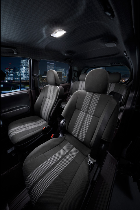 「スペイドF“Queen III”」のシート。