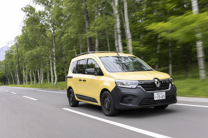 フランス生まれの人気マルチパーパスビークル「ルノー・カングー」。商用車由来の高いユーティリティー性と広い室内空間、そして見た目からは想像できないほどの高い走行性能で人気だ。