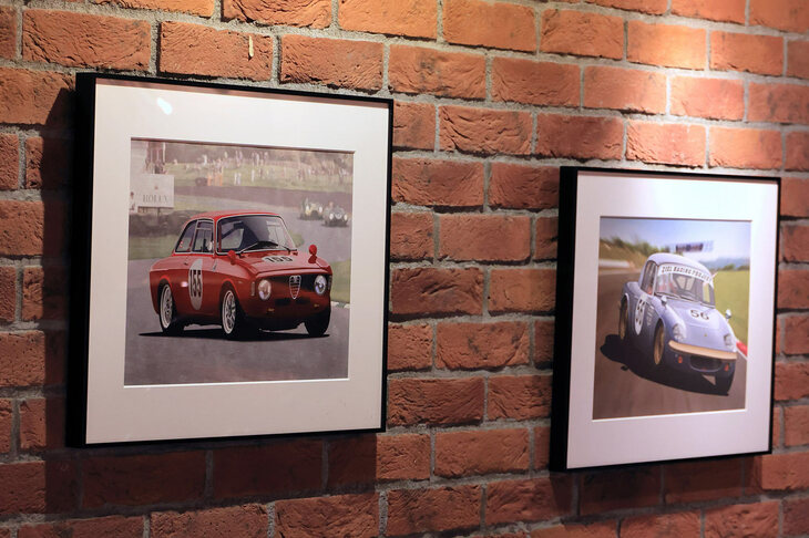 2枚のイラストは現在レースで走らせているアルファとエラン。