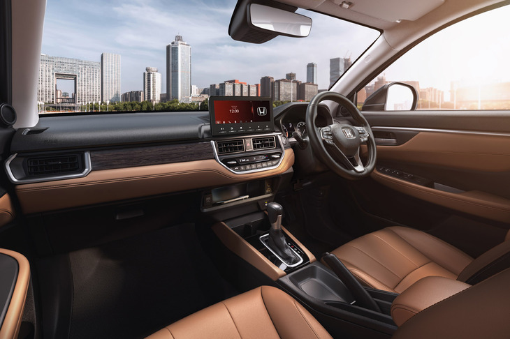 水平基調のシンプルなデザインを採用する新型「エレベイト」（インド仕様）のインテリア。日本向けの「WR-V」には安全運転支援システム「ホンダセンシング」が全グレードに標準で装備される。