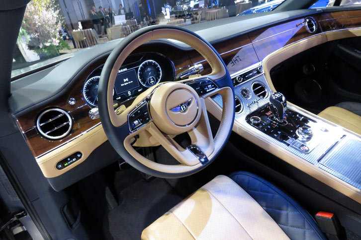 ベントレー・コンチネンタルGT（インストゥルメントパネルまわり）