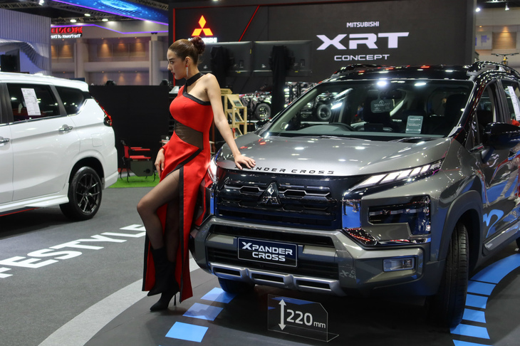 「エクスパンダ― クロス」のバンパー下に示された最低地上高220mmを示すパネルが誇らしげ。