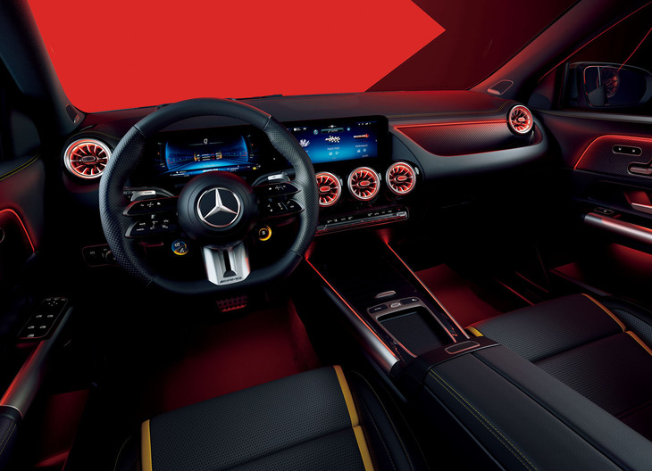 「メルセデスAMG GLA45 S 4MATIC＋」のインテリア。