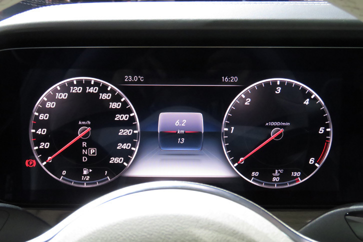 メルセデス・ベンツCLSクーペ（メーター）