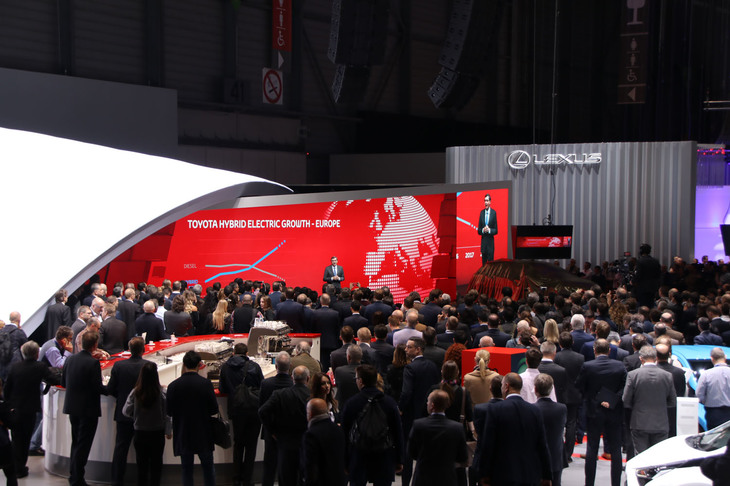 こうしたモーターショーにおけるプレスカンファレンスの風景も、今となっては懐かしい。2018年のジュネーブモーターショーにて。