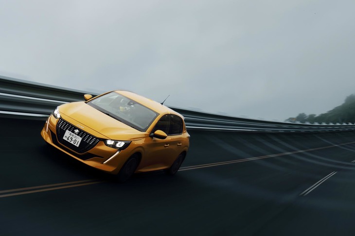 上陸したての新型「プジョー208」の実力を早速JARI（日本自動車研究所城里テストコース）で確認。（photo：北畠主税）