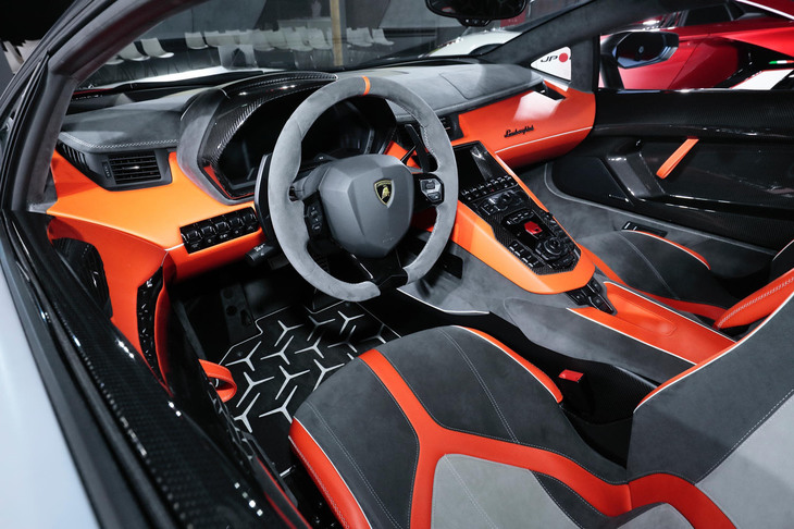 アヴェンタドールSVJ 63ロードスター（インテリア）