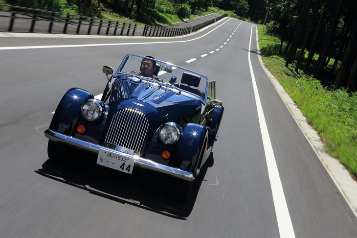 以前は4人乗り仕様も用意されていた「モーガン4/4」だが、現在は2人乗り仕様のみとなっている。