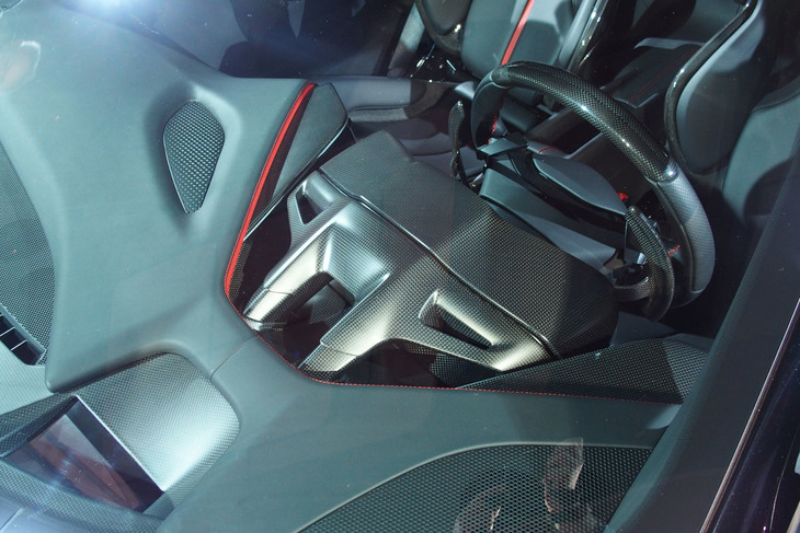 フェラーリ296GTB（メーターフード）