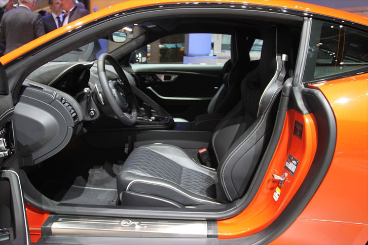 ジャガーFタイプ SVR クーペ