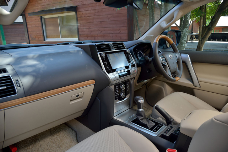 インテリアの様子。マイナーチェンジを機に、センターコンソール上部にあったエアコン吹き出し口の位置を下げるなど、視認性の向上が図られた。