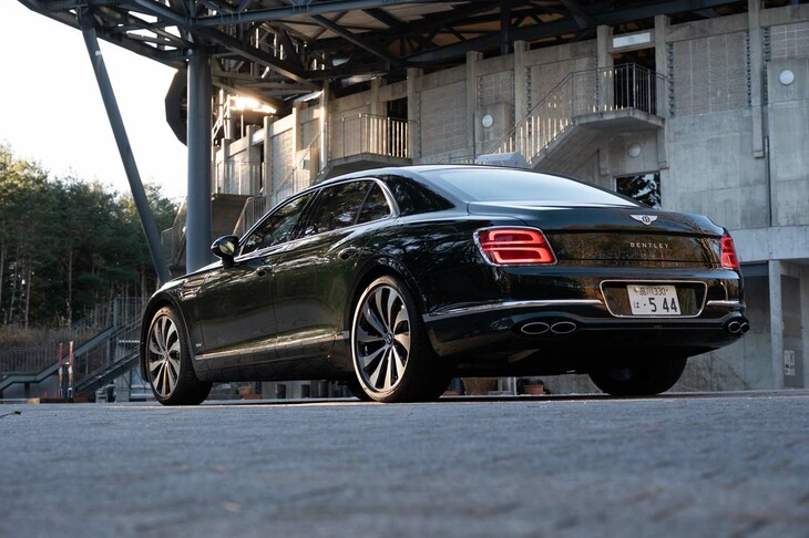 駆動用リチウムイオンバッテリーの容量は18.0kWh。WLTPモードのEV走行換算距離は40km。