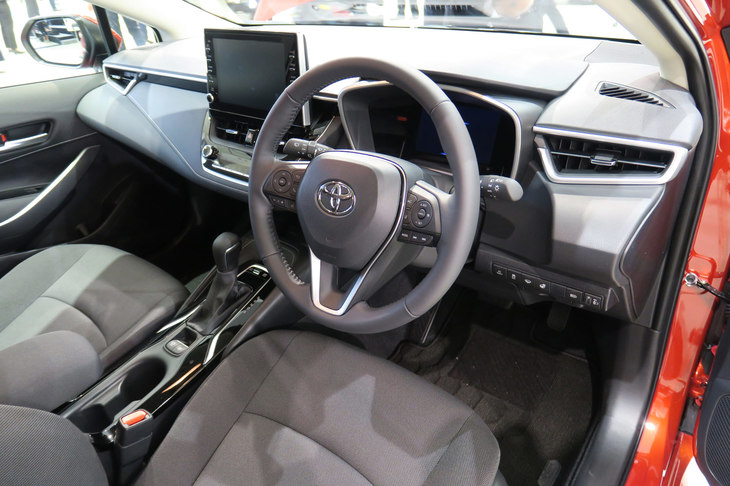 トヨタ・カローラ ツーリング ハイブリッドS（インストゥルメントパネルまわり）