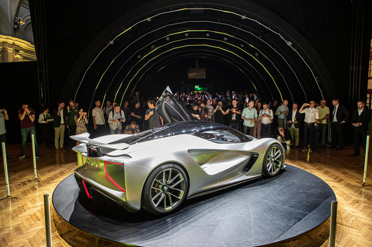 ロンドンで行われた「ロータス・エヴァイヤ」発表会の様子。