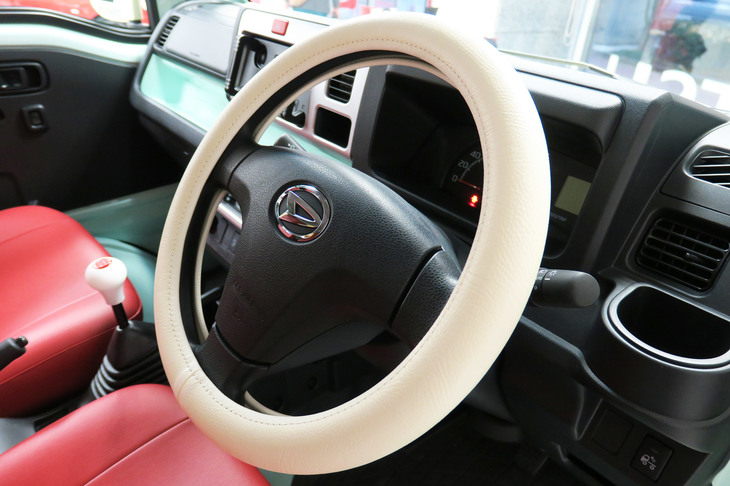 ダイハツ・ハイゼット ジャンボ キャンパーVer.（ステアリングホイール）