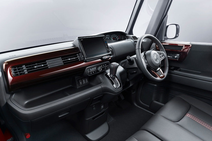 「N-BOXカスタム コーディネートスタイル」のインテリア。