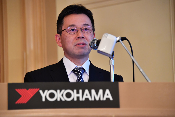 ヨコハマ初の市販スタッドレスタイヤとなった「ガーデックス」から現在の主力モデルである「アイスガード」まで、その開発の歴史を紹介した横浜ゴム研究開発部の橋本佳昌主幹。