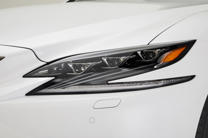 レクサスLS500“Fスポーツ”（ヘッドランプ）