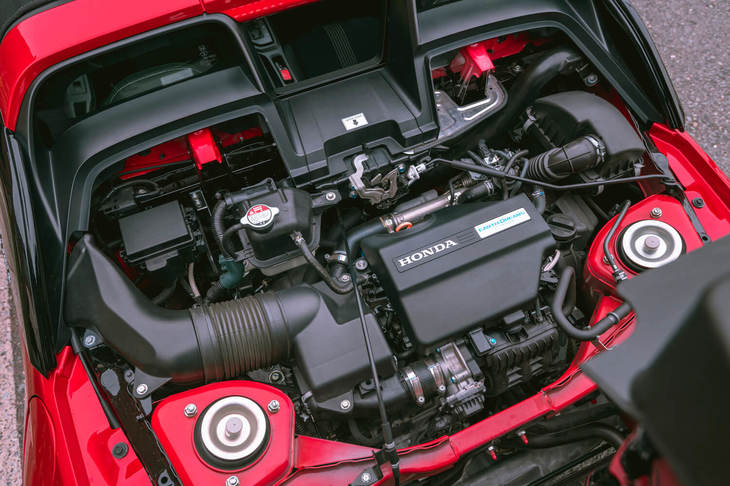 エンジンはノーマル車と同様、0.66リッター直3ターボエンジンで、最高出力64ps／最大トルク104Nmを発生する。