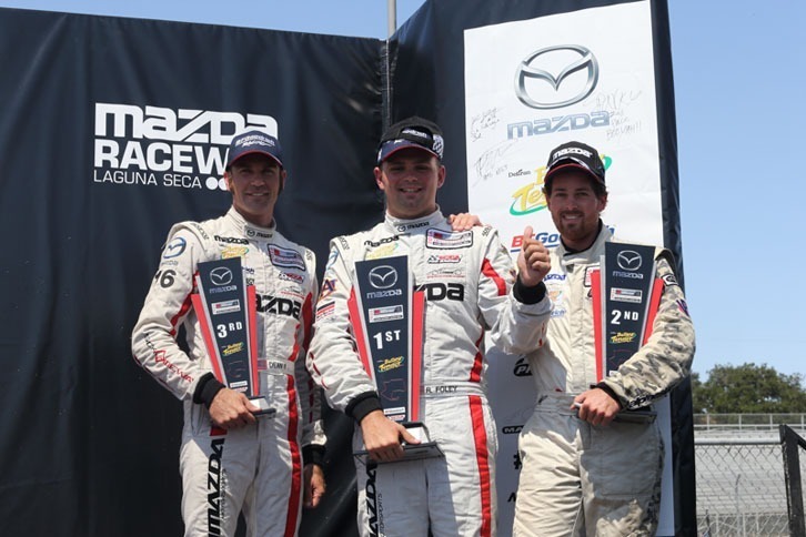 第1レースはロビー・フォーリー選手（アメリカ、中央）が制した。右が2位のナサニアル・スパークス選手（アメリカ）、左が3位のジョン・ディーン2世選手（アメリカ）。