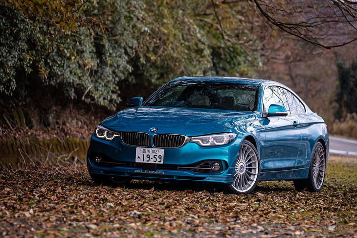 
	トランスミッションは、「アルピナ・スウィッチ・トロニック」と呼ばれる8段AT。ステアリングホイールのスポーク裏側に、マニュアルシフト用のスイッチを配置するのもアルピナ流だ。
	