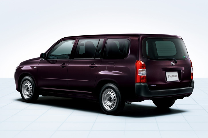 「プロボックス」のリアビュー。