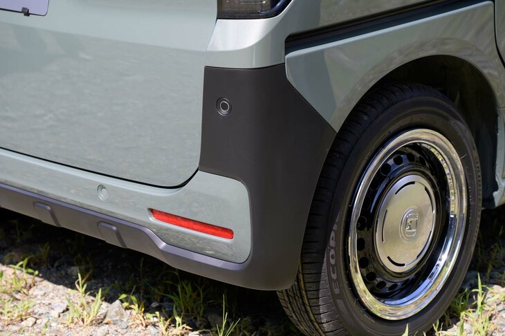 ホンダN-BOXジョイ ターボ 「アクティブフェイスパッケージ」装着車（リアバンパーガーニッシュ）