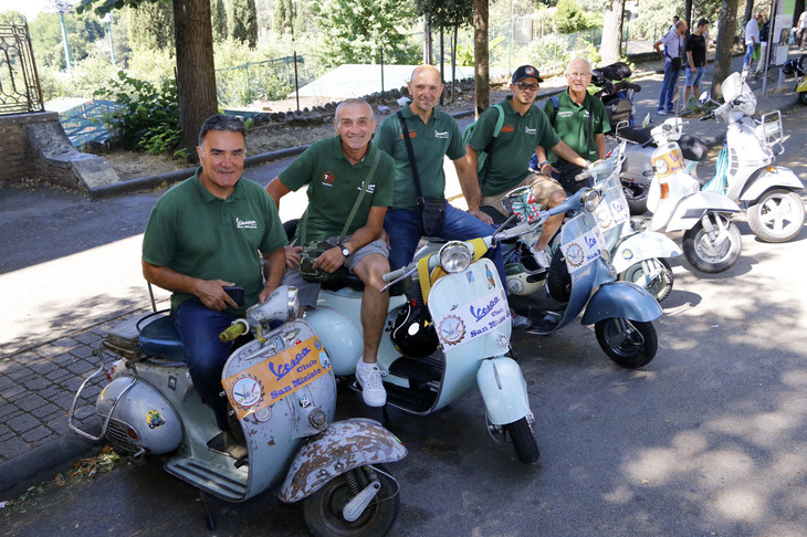 「ペスパクラブ・シエナ」のミーティングに、隣県であるフィレンツェのサン・ミニャートから75kmを走ってやってきた皆さん。