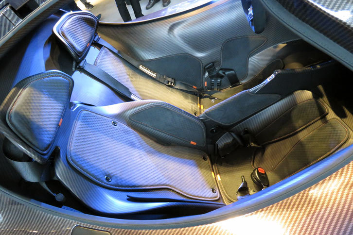 アストンマーティン・ヴァルキリー（シート）