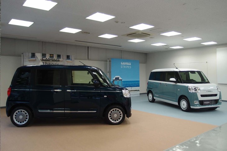 「ムーヴ キャンバス セオリー」（写真左）と「ムーヴ キャンバス ストライプス」（同右）。