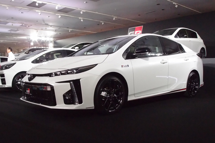 プリウスPHV S“ナビパッケージ・GRスポーツ”