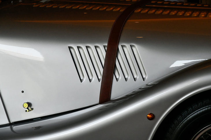 モーガン4/4（ボンネット）