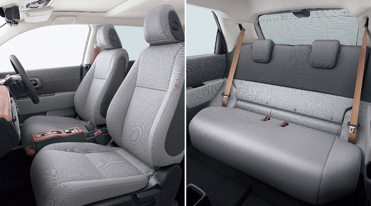 リビングのソファをイメージしたというシート。後席の可倒機構は一体式となっている。