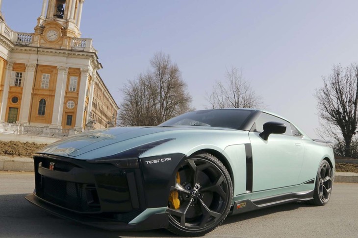 「日産GT-R50 by Italdesign」。顧客の好みを反映しながら、一台ごとに異なるボディーカラーになる予定だ。2021年2月撮影。