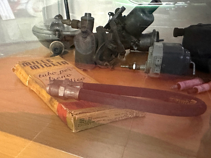 「ミッレミリア」と名がついた商品の数々も、このレースに人気があったことを物語る。これはブレーキ配管用のチューブ。