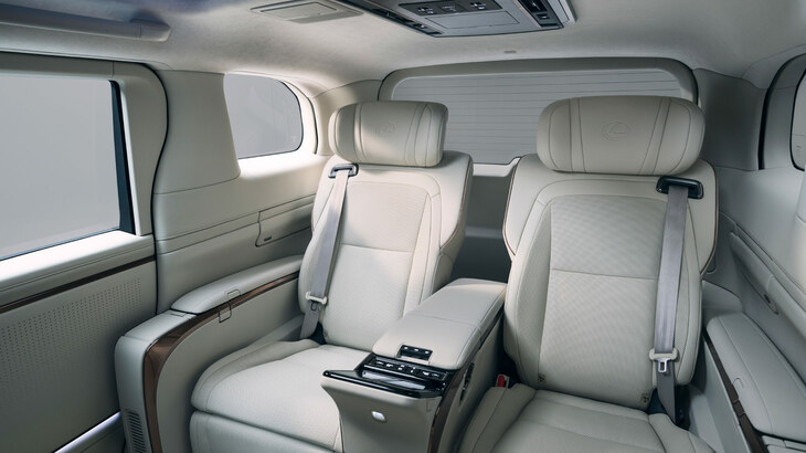 レクサスLM（2列目大型独立シート）