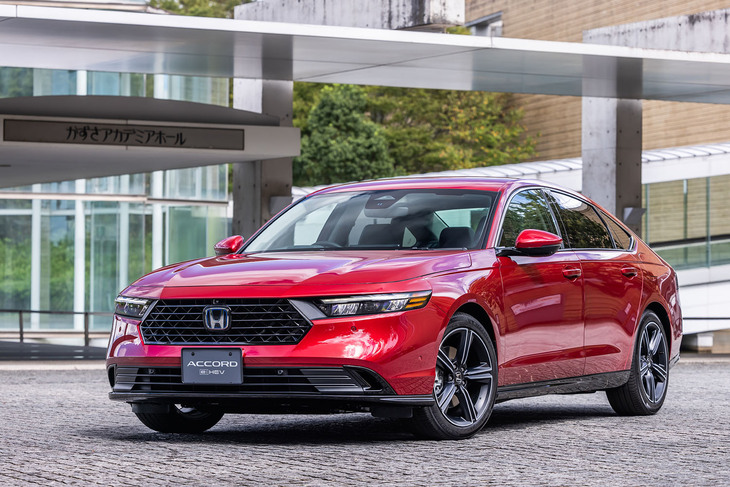 2024年春に発売予定の新型「ホンダ・アコード」。1976年に登場した初代から数えて11代目にあたる。2023年12月に先行予約の受け付けが開始される予定だ。