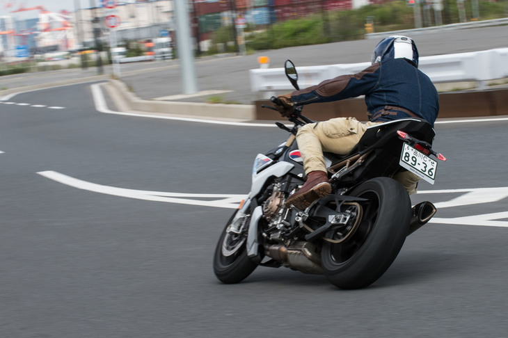 新しくなった「S1000R」は、幅広いシーンでライディングを楽しめる、高性能でありながらも懐の深いモデルに仕上がっていた。